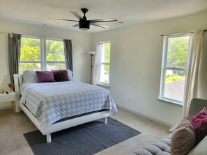 4 habitaciones, tabla de planchar con plancha, wifi y ropa de cama 