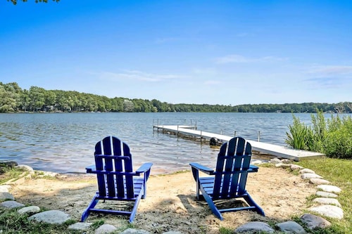 Dog-Friendly Idyllic Lakefront Home