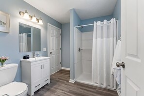 Shower, hair dryer, towels, shampoo