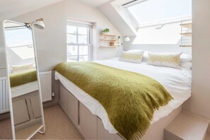 4 bedrooms, iron/ironing board, free WiFi, bed sheets