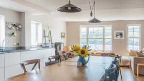 Dining - 10 Buckley Street -  the perfect seaside haven, moments from the beach (Salcombe)