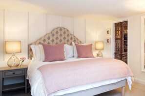 2 bedrooms, free WiFi - The Old Lobster Pot -  a beautiful, luxury waterfront cottage in the centre of Salome (Salcombe)