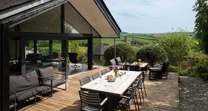 Quarry House - An architecturally inspiring house with sea views