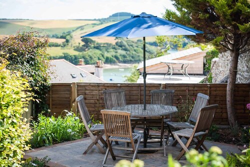 Upper Seaton -  a duplex apartment that sleeps 5 guests  in 3 bedrooms