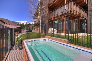 Baignoire à remous extérieure