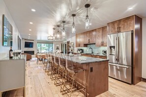 Fridge, microwave, stovetop, dishwasher