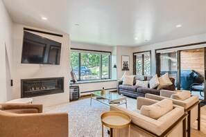 TV, fireplace