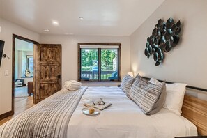 3 bedrooms, iron/ironing board, travel cot, WiFi - Lift View Place | Steps to Lift | Walk to Main St! (Breckenridge)