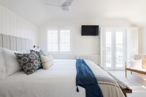 2 bedrooms, iron/ironing board, free WiFi, bed sheets - Sanderling -  a  beautiful coastal home in the centre of Salcombe (Salcombe)