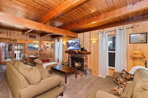 TV, fireplace, video games, offices - Log Spa Chalet at Bear Mountain (Big Bear)