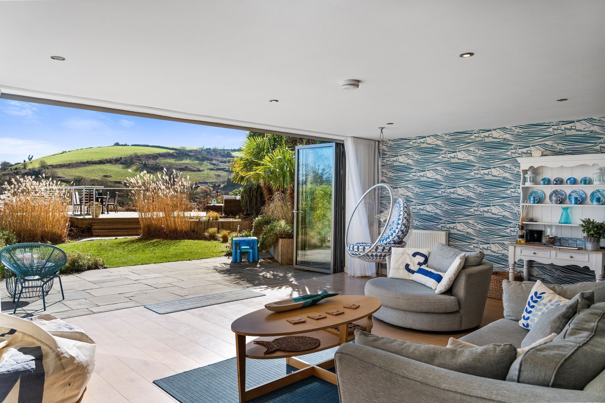 Fernseher, Stereoanlage