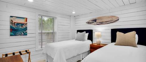 4 habitaciones, escritorio, tabla de planchar con plancha y wifi