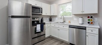 Hidden Haven- Central ILM Getaway