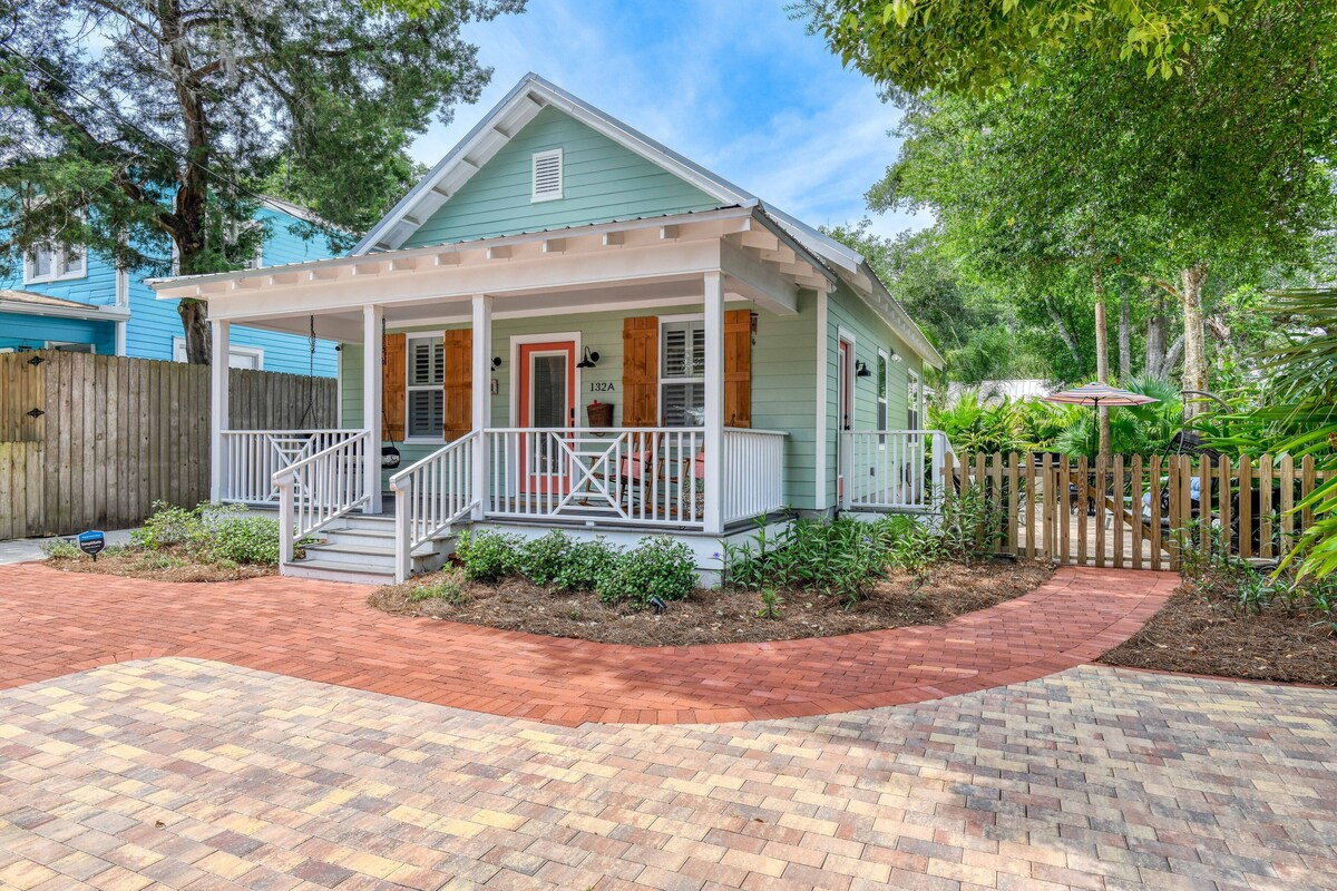 Photo 3 of Location! Stylish Downtown Cottage...Walk to everything!