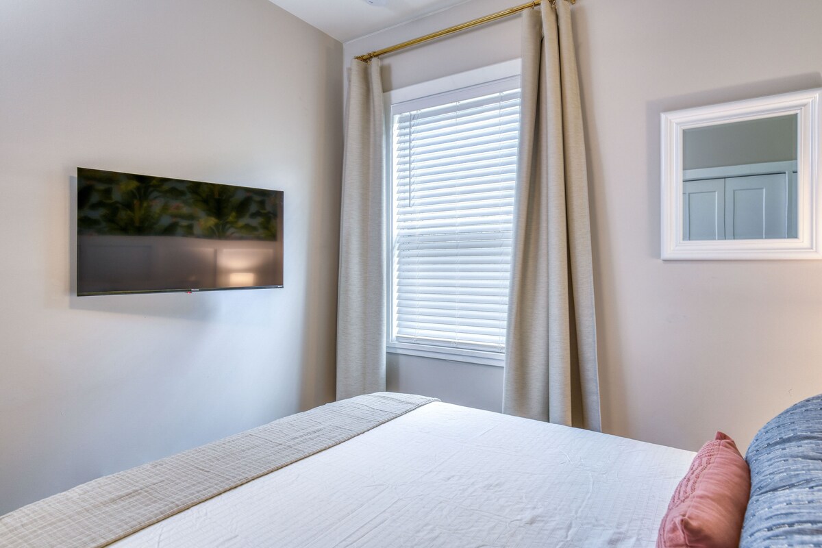 Photo 17 of Location! Stylish Downtown Cottage...Walk to everything!