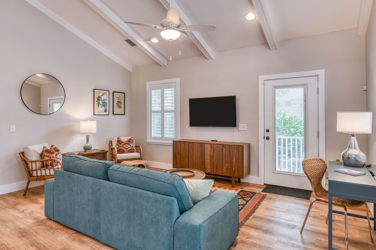 Photo 6 of Location! Stylish Downtown Cottage...Walk to everything!