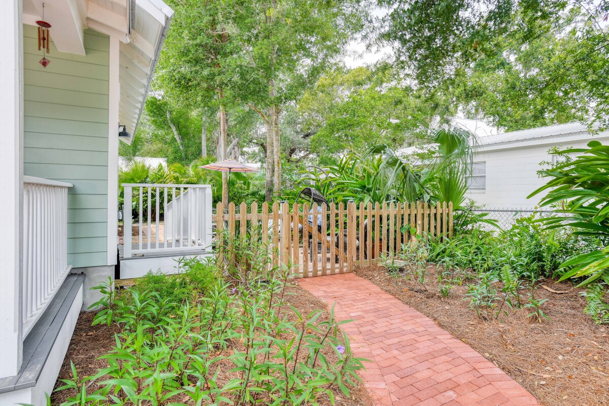 Photo 22 of Location! Stylish Downtown Cottage...Walk to everything!