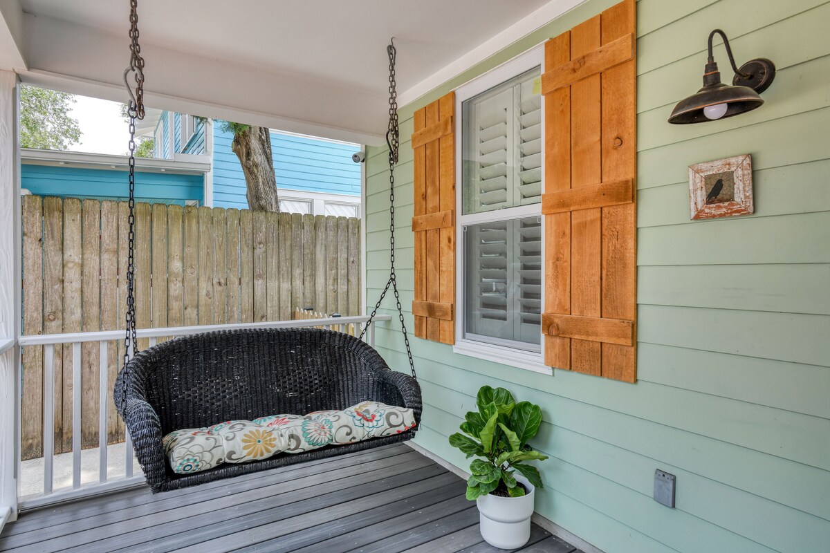 Photo 8 of Location! Stylish Downtown Cottage...Walk to everything!