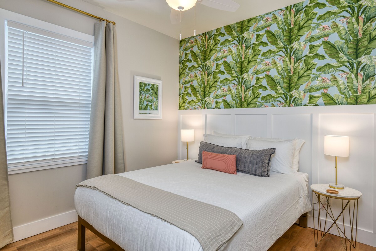 Photo 4 of Location! Stylish Downtown Cottage...Walk to everything!