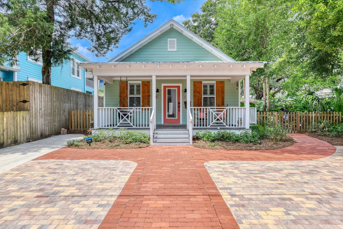Photo 21 of Location! Stylish Downtown Cottage...Walk to everything!