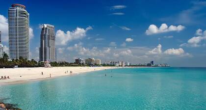 Unique Beach House Next to Beach/Park and Stores!