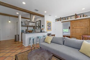 Téléviseur connecté, foyer, livres