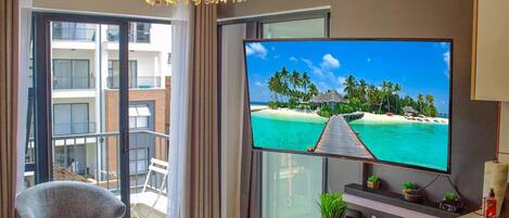 Téléviseur, haut-parleurs intelligents