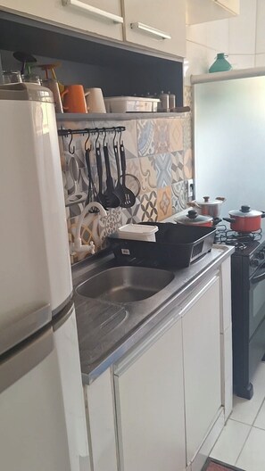 Fridge, oven, stovetop, blender
