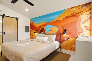 1 bedroom, desk, WiFi, bed sheets - Downtown - Newly Remodeled Stylish Studio #1 (Moab)