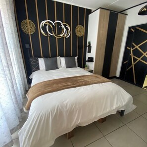 1 dormitorio, tabla de planchar con plancha, wifi y ropa de cama