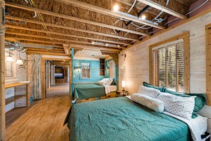 4 makuuhuonetta, silitysrauta/-lauta, ilmainen Wi-Fi, vuodevaatteet