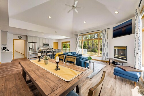 Cozy Home - 3 min to Sister Bay Downtown, Beach, & Pirates Cove Adventure Golf