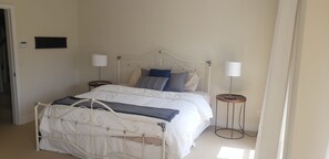 4 bedrooms, free WiFi, bed sheets