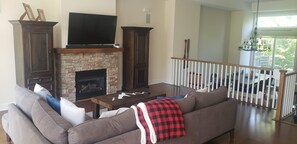Televisión y chimenea 
