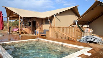 Bain à remous extérieur