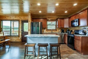 Køleskab, mikrobølgeovn, ovn, kogeplade