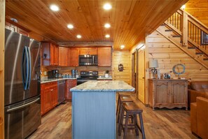 Køleskab, mikrobølgeovn, ovn, kogeplade