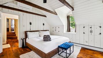 3 quartos, ferros/tábuas de passar roupa, berço de viagem