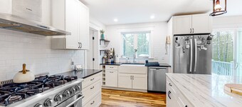 New, dog-friendly, custom-built home on 30 acres with firepit - near beaches