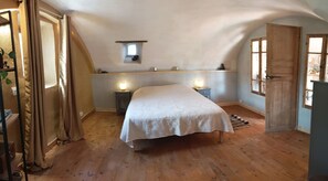 1 chambre, lit parapluie, draps fournis