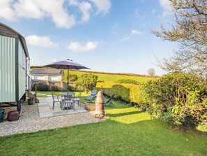 Outdoor dining - 1 bedroom accommodation in Little Polgooth, near Saint Austell (Little Polgooth, near Saint Austell)