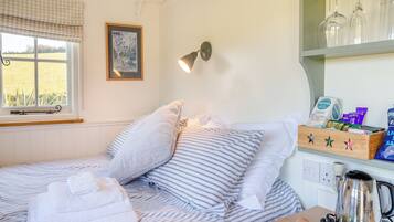1 bedroom, WiFi (free), bed sheets