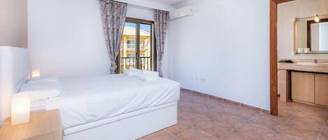 3 bedrooms, free WiFi, bed sheets