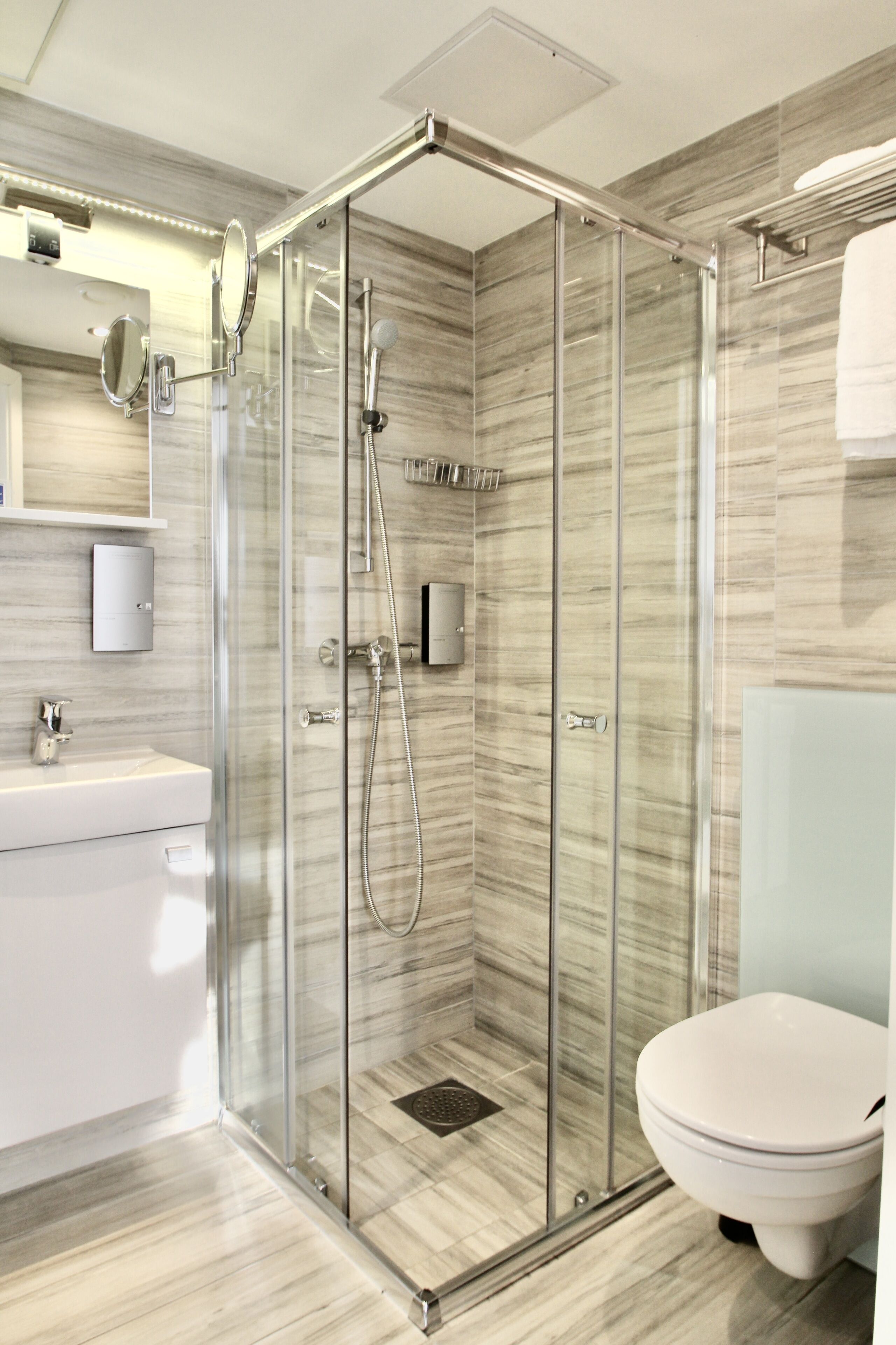 Single Room | Bathroom