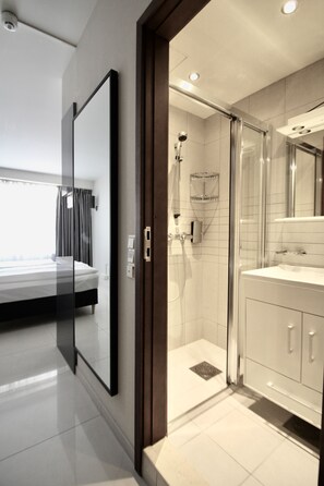 Desk, laptop workspace, free WiFi, bed sheets - Super Stay Hotel Oslo (Oslo)