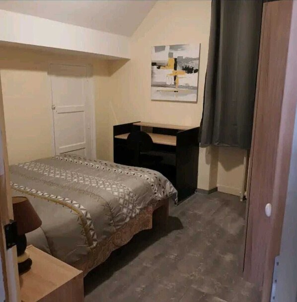 5 chambres, bureau, Wi-Fi gratuit, draps fournis