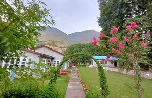 Deluxe Double Room | Garden view - Pamir Riverside (Chitral)