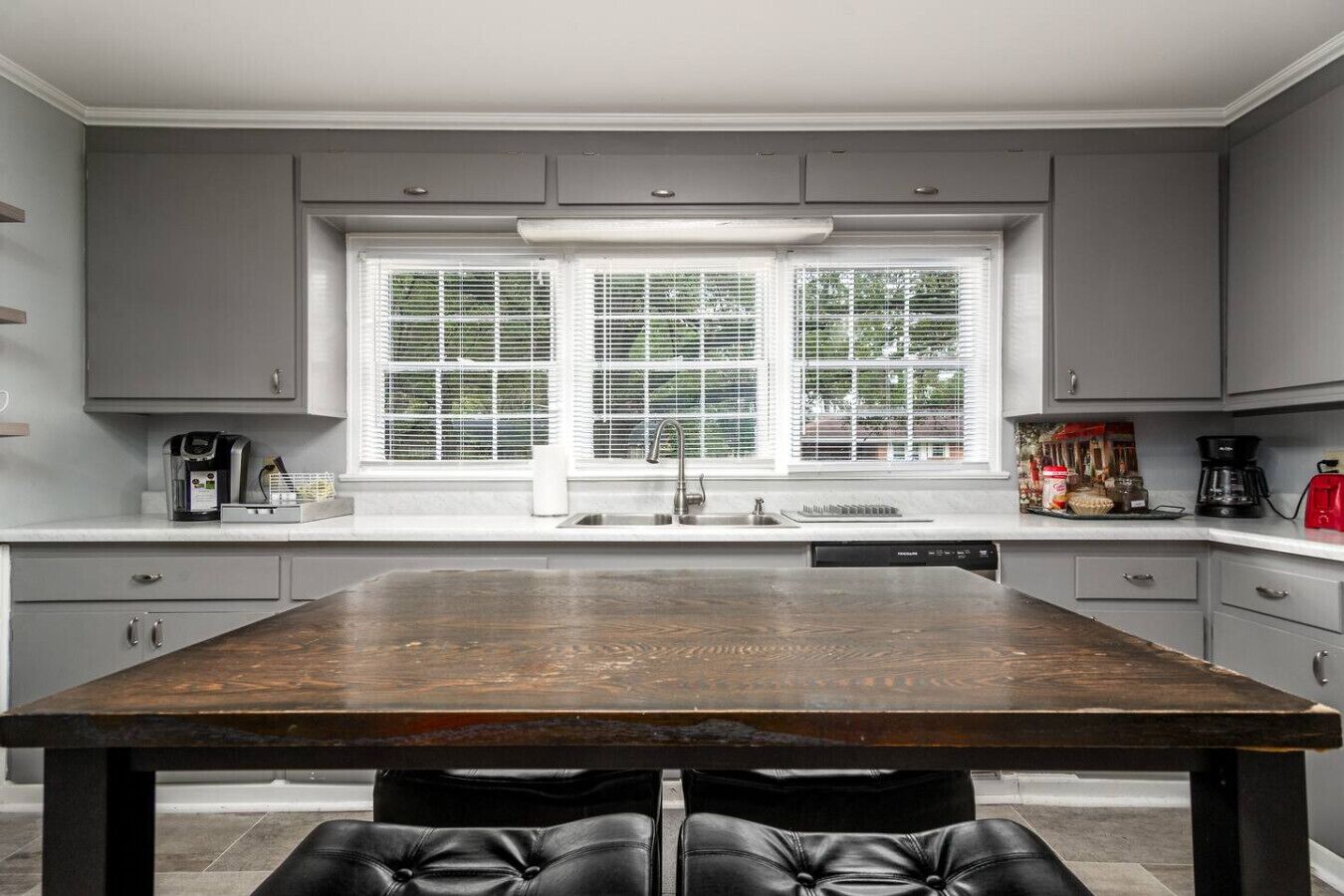 雪櫃、微波爐、焗爐、爐具