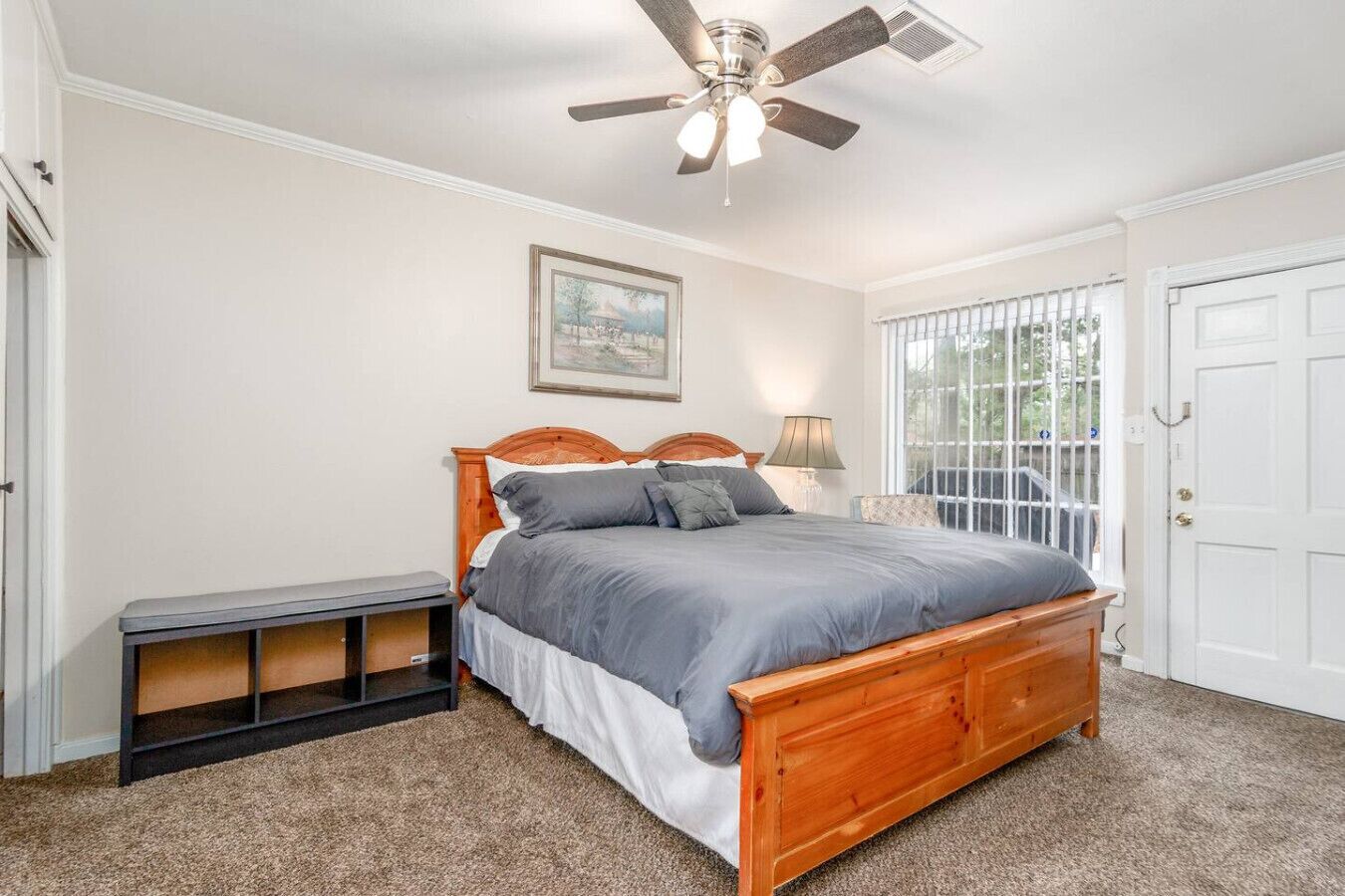 5 bedrooms, desk, iron/ironing board, WiFi