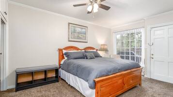 5 bedrooms, desk, iron/ironing board, WiFi